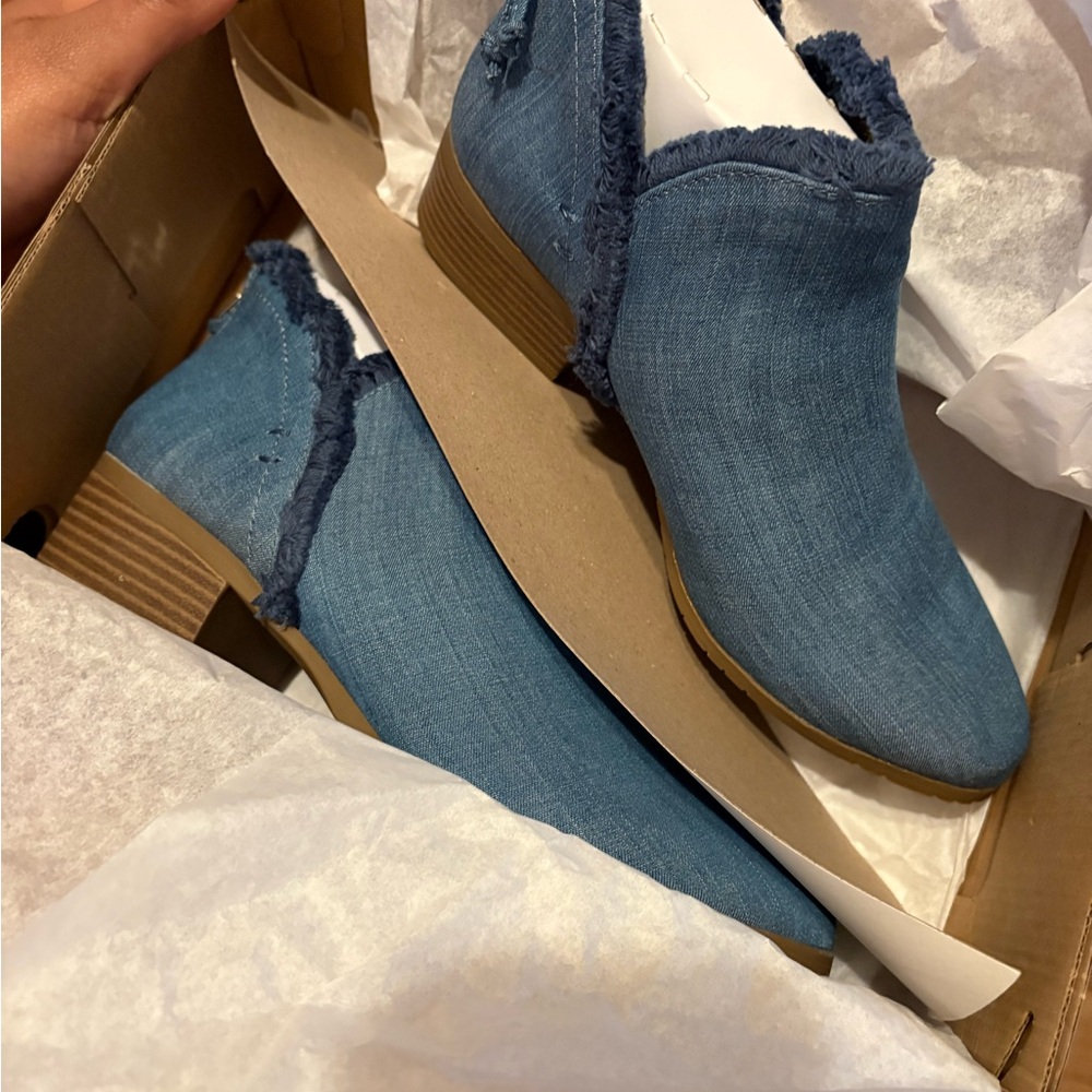 Kenneth Cole Blue Ankle Booties